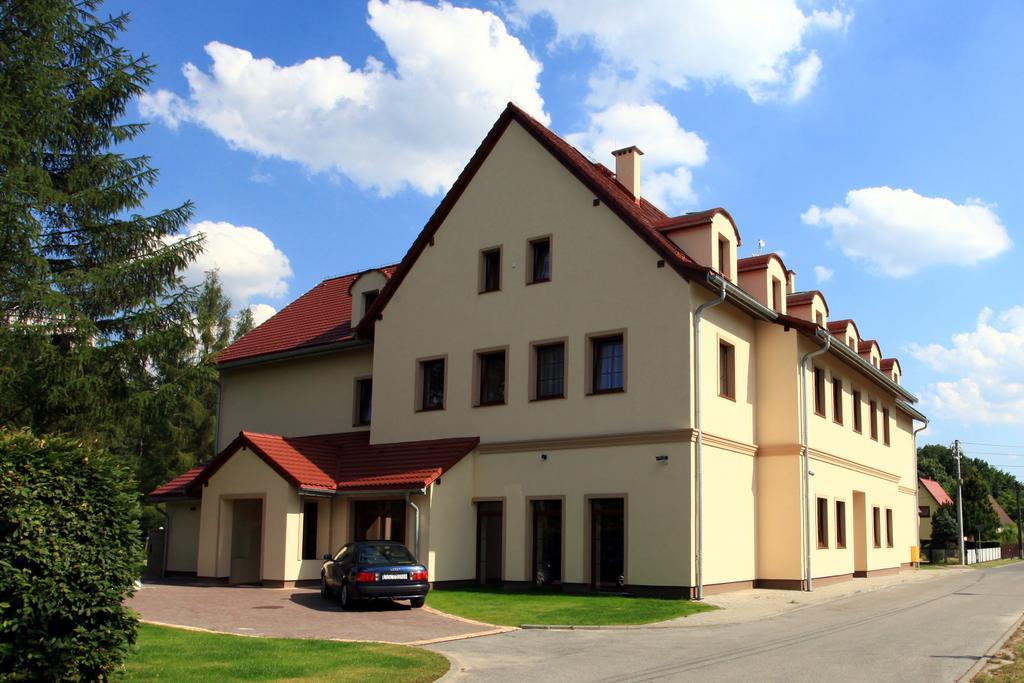 Hotel Modrzewiowy Dwor Gliwice Eksteriør billede