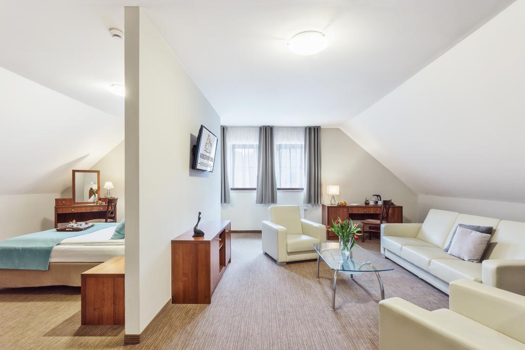 Hotel Modrzewiowy Dwor Gliwice Eksteriør billede