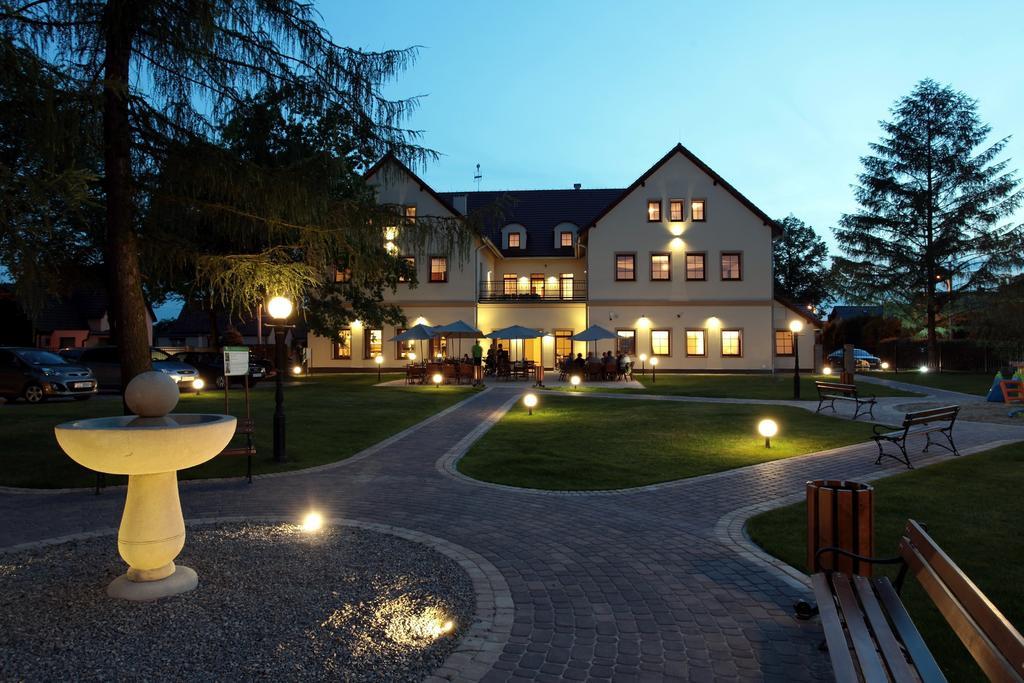 Hotel Modrzewiowy Dwor Gliwice Eksteriør billede